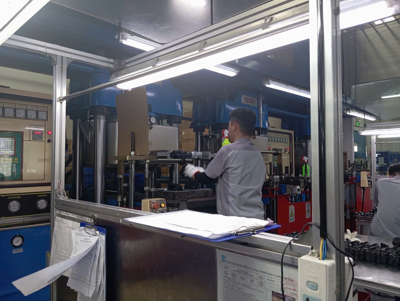 Vacuum Vulcanize Molding Machine.jpg